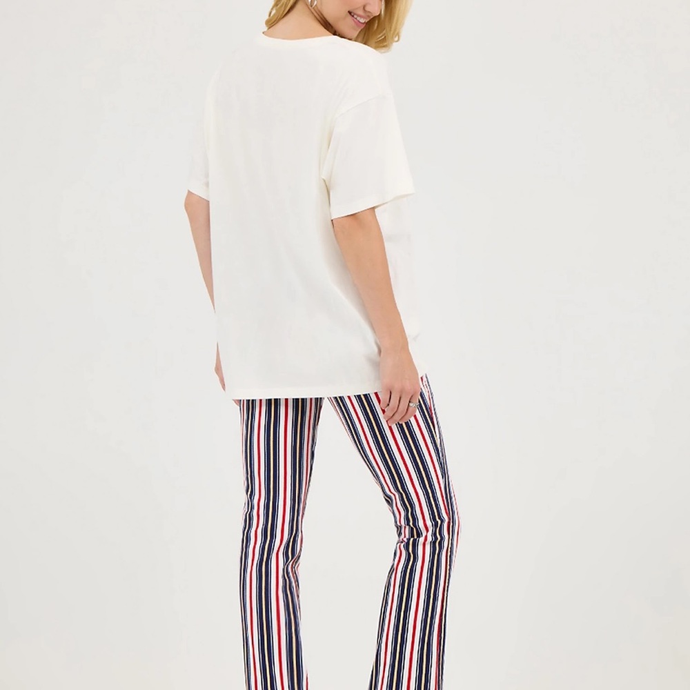 Lainey Wilson/Wrangler  “Heck Yeah” Tee - Picture 4 of 8